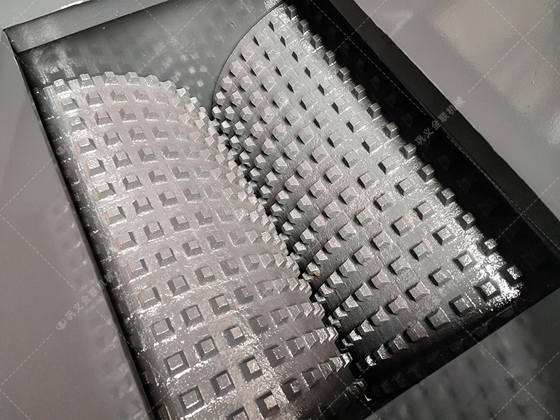 建筑垃圾處理為何首先選擇雙齒輥破碎機？這3個優(yōu)勢太明顯！